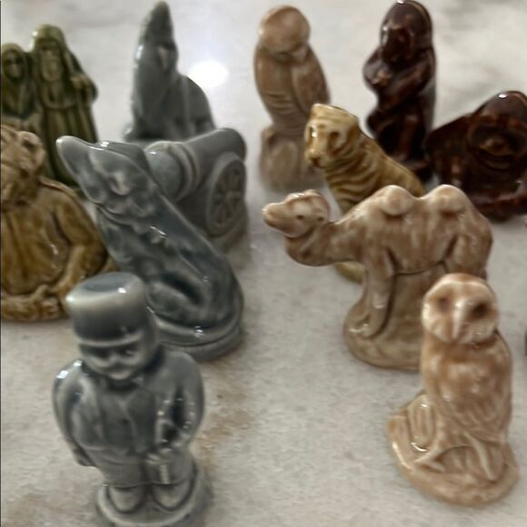 Wade England  Red Rose tea Ceramic Small Figurines Set 20 pc - Picture 4 of 9